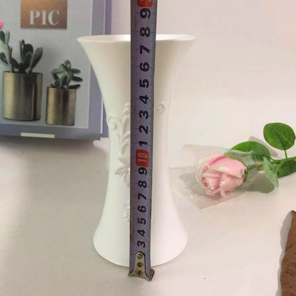 وعاء زهور من السيراميك والبلاستيك مع زجاجة