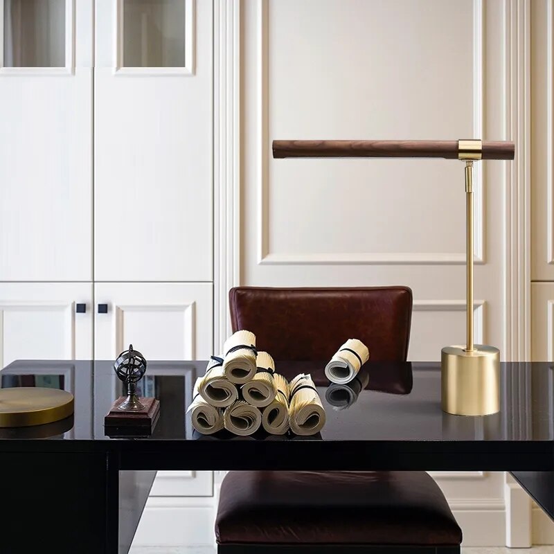 مصباح طاولة مصمم إيطالي 